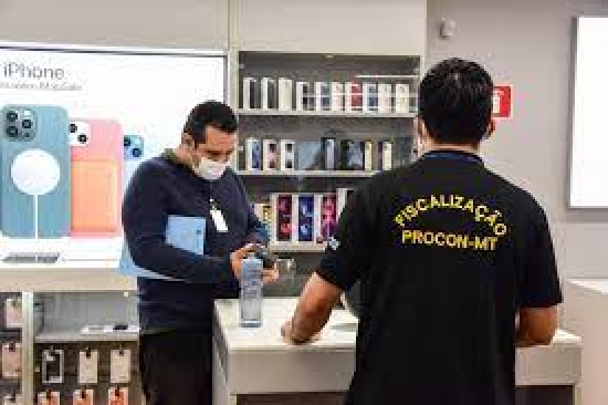 Procon Estadual determina suspensão de venda de iPhones sem carregador em MT