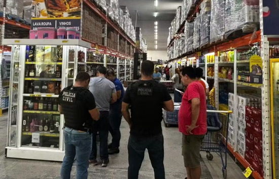 Comércios em MT são alvos de fiscalização após moradores passarem mal por ingestão de bebida alcoólica