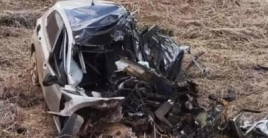 Jovem de 24 anos morre em colisão entre carro e caminhão em MT