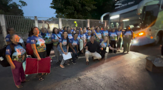 Aragarças leva grupo da terceira idade para conhecer o mar em Porto Seguro: emoção, gratidão e conquista histórica