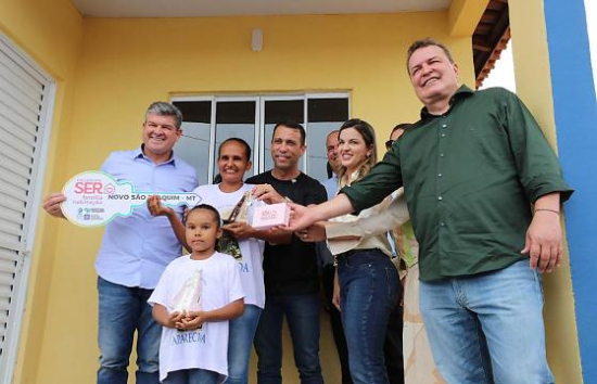 Famílias de Novo São Joaquim recebem chaves da casa própria; 